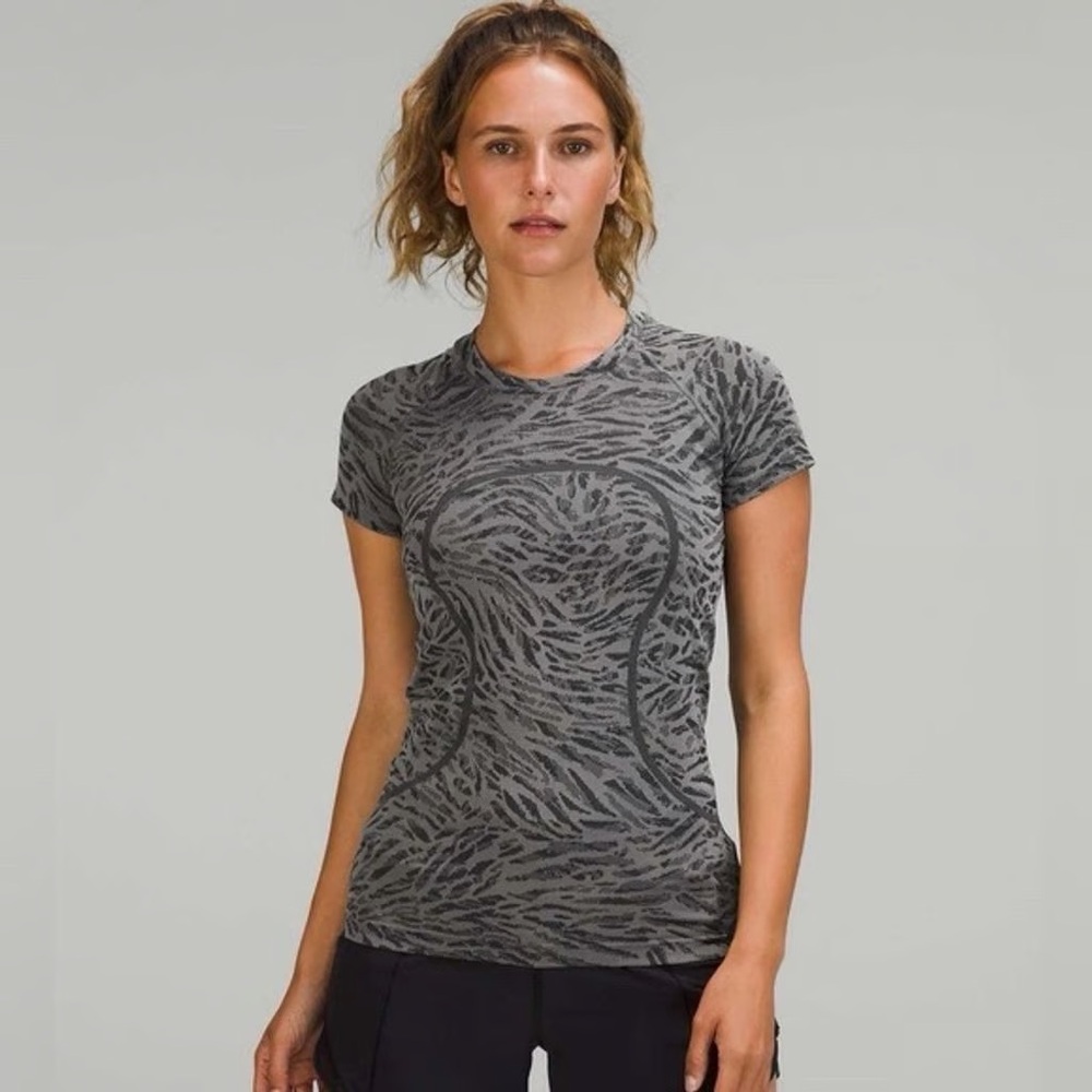 lululemon align t shirt - size 6